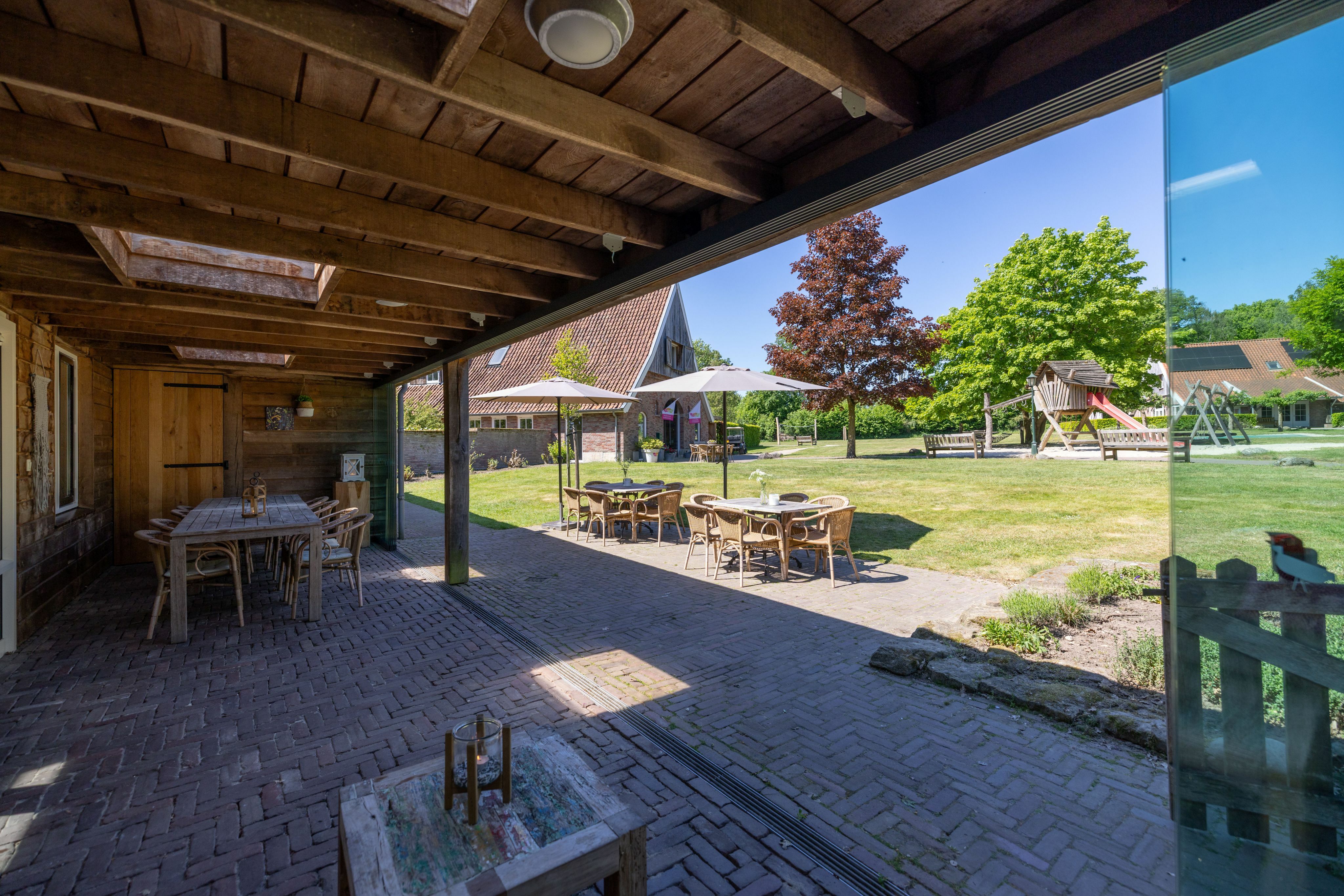 Veranda De Beuk Met Zicht Op Speelveld