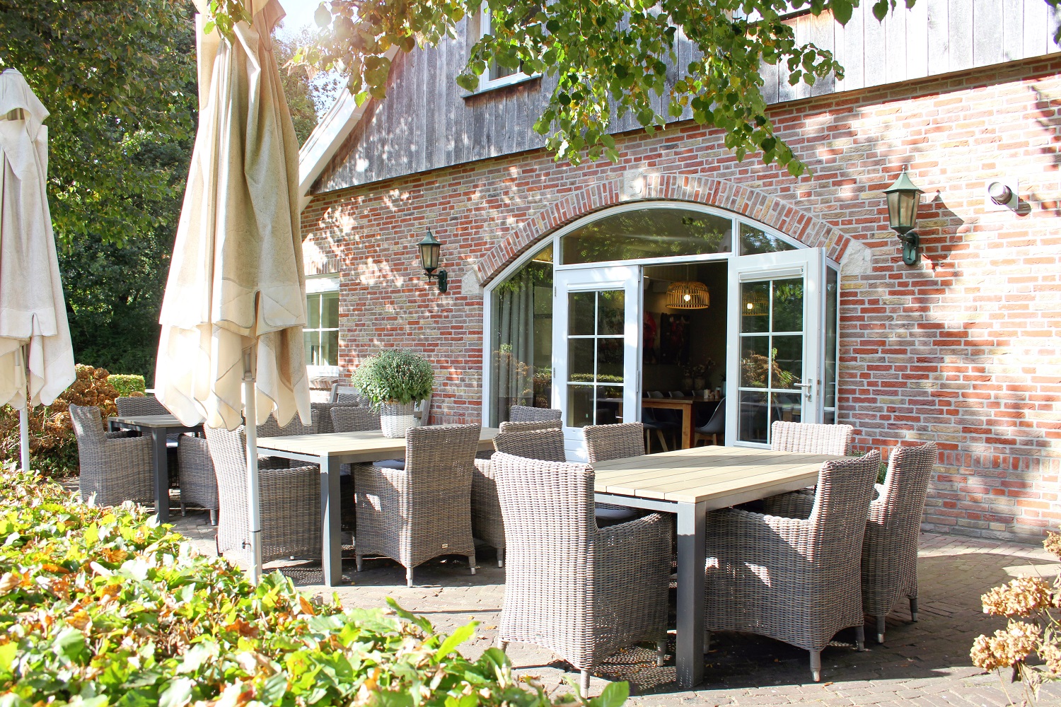 Terras Met Stoelen Groepsaccommodatie De Eik