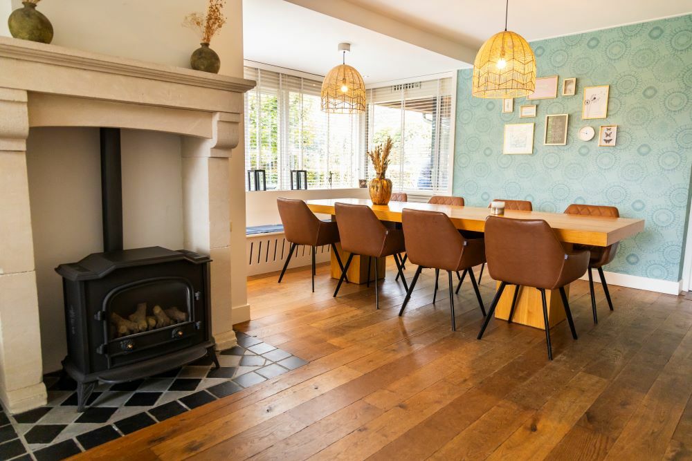 Meidoorn Woonkamer Haard En Eettafel
