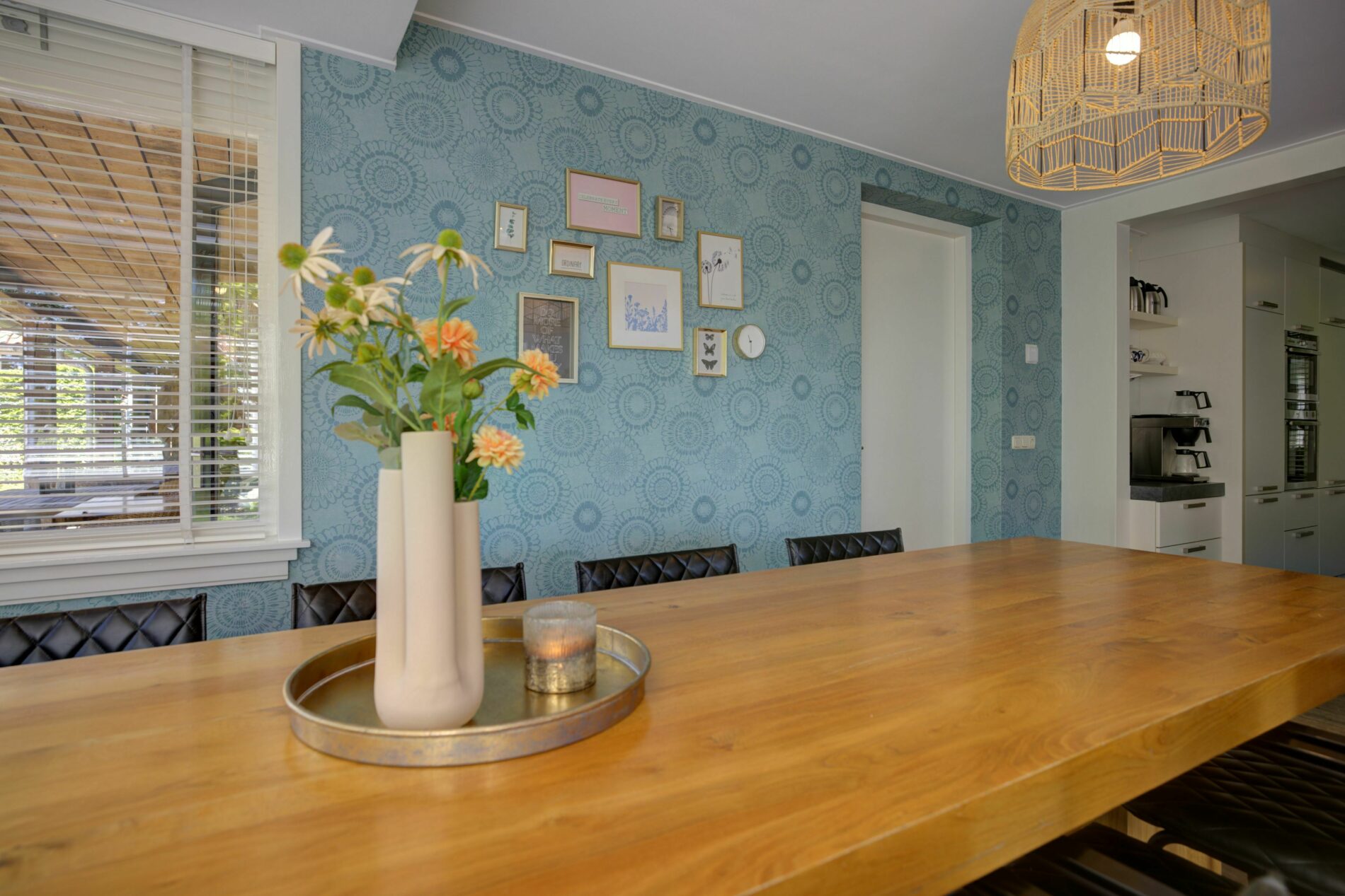 Eettafel De Meidoorn Met Deecoratie